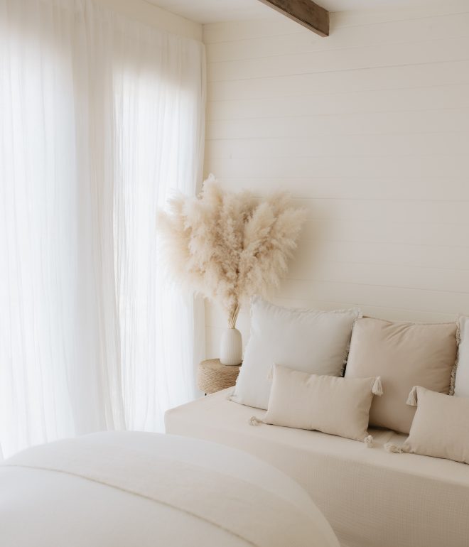 Oxfordshire photography studio, calming and neutral colours, cosy furniture, beige and warm pampas grass and tones
